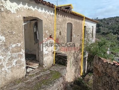 Casa Antiga T1 à venda em Santo António das Areias