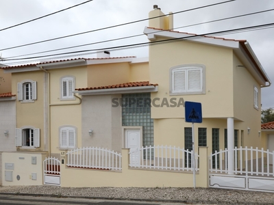 Moradia T5 para arrendamento na Avenida Serpa Pinto, Portela de Azóia
