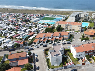 Apartamento T3 com jardim privado e garagem perto da praia em Azurara, Vila do Conde.