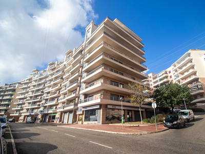 ** Excelente apartamento T2 nas Colinas do Cruzeiro c/ 2 varandas e 2 lugares de parqueamento **