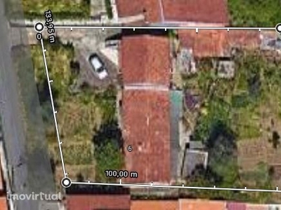 5 habitações e terreno em São Pedro da Cova