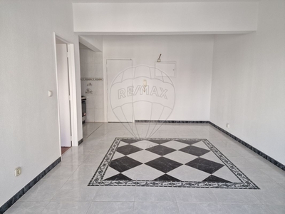 Apartamento T1 para arrendar em Massamá e Monte Abraão, Sintra