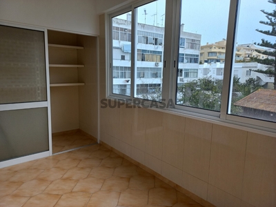 Apartamento T3+1 para arrendamento em Largo de São Luís