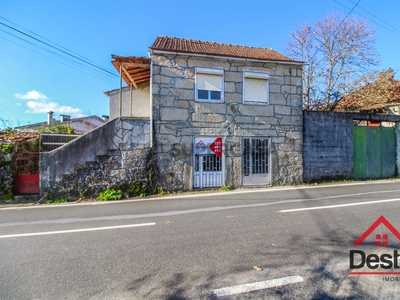 Casa Antiga T0 à venda em Santa Cruz da Trapa e São Cristóvão de Lafões