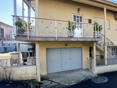 Moradia T5 Duplex à venda na Rua António Gomes Marinho