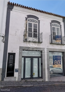 Predio no centro histórico de Évora com 2 frações independentes