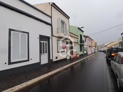 Moradia com 2+1 Quartos - Santa Clara - Ponta Delgada