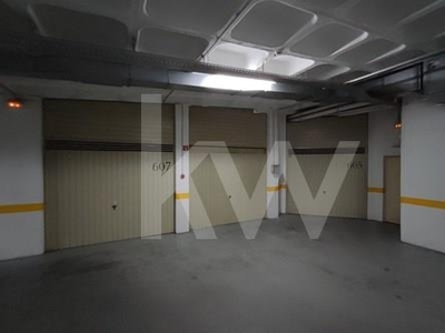 Garagem com 33 m2 | Equipada com wallbox | Solum