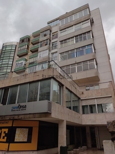 Apartamento T1+1 para arrendamento na Avenida do Brasil