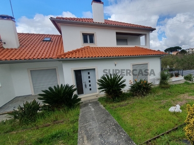 Moradia T3+1 Triplex à venda em Parceiros e Azoia