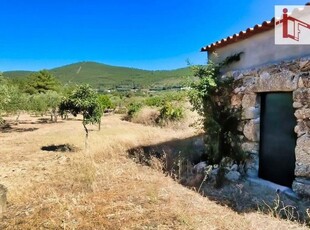 Quinta com Construção Rural e 2 Poços - Vale Prazeres - Fundão