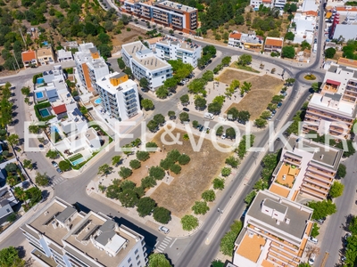 Terreno para Edifício Residencial e Comercial em zona de forte expansão em Loulé