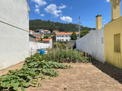 Venda de terreno para construção com 271m², Areosa, Viana do Castelo