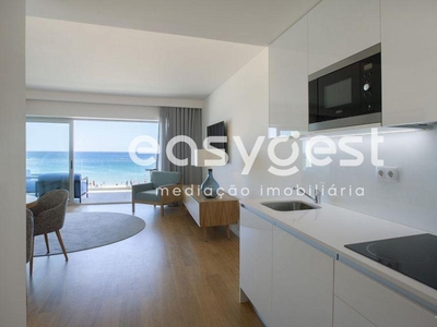 Apartamento T1+1 com 61,07 m2 em frente à Praia de Sesimbra