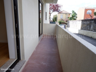 Apartamento T3 com terraço e garagem individual, Boavista