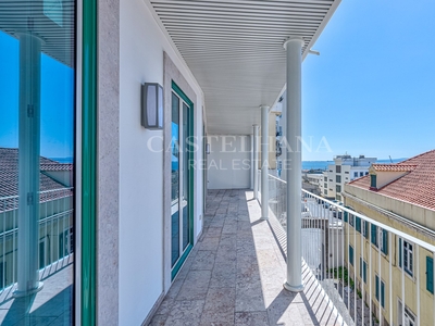 Apartamento T3 com varanda situado em Lisboa