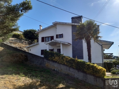 Casa T4 em Seixas de 250 m²