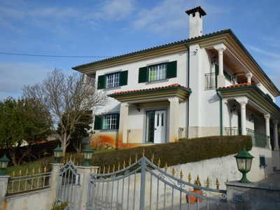 Casa / Villa T4 em Miranda do Corvo de 260 m²