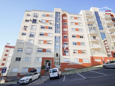 Encantador apartamento T2, localizado em Queluz-Monte Abrão com Par...
