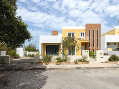 Habitação T3 em Santa Bárbara de 260 m²
