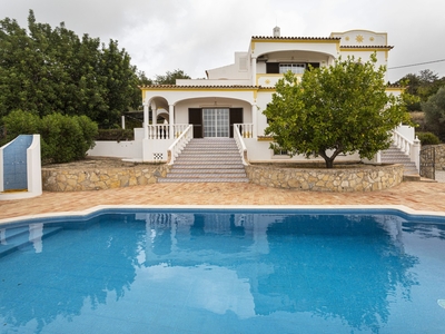 Moradia V4, com piscina, para venda, em Boliqueime, Loulé, Algarve