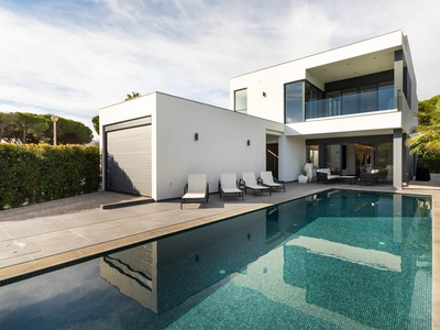 Moradia V4, com piscina para venda em Vale do Lobo, Algarve