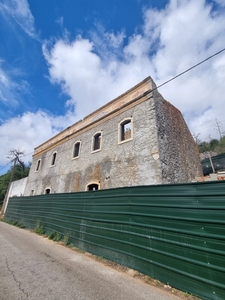 Prédio em fase de reconstrução, em Loulé, Algarve