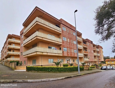 Apartamento T3 com varanda em Canelas, Vila Nova de Gaia