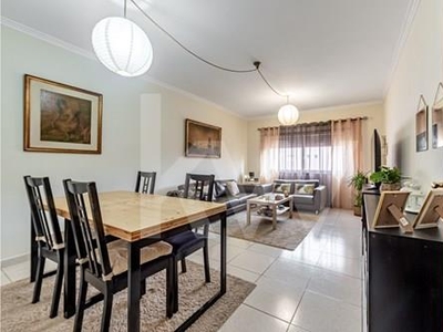 Encantador Apartamento T3 em São Marcos, Sintra - Uma Oportunidade Imperdível a 256.000€