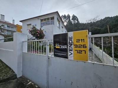 Moradia Isolada T3+2 à venda na Rua Casal Monte Leite