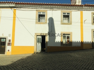 Moradia T3+1 Duplex à venda na Rua do Espírito Santo