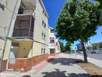 Apartamento de 3 assoalhadas localizado em zona central da Cruz de Pau