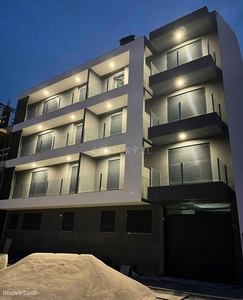 Apartamento de Tipologia T2 em Construção Nova no Pinhal Novo, com Sui