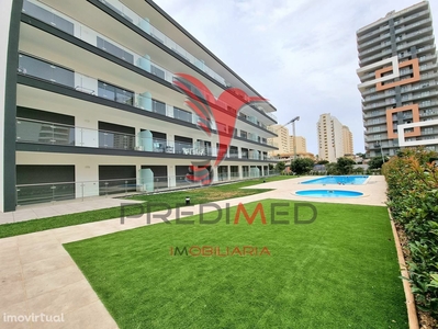 Apartamento T1 Novo, piscina, garagem, a 200 metros da Praia da Rocha