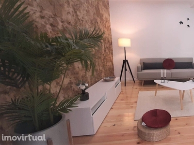 Apartamento T2 remodelado em Penha de França, Lisboa.