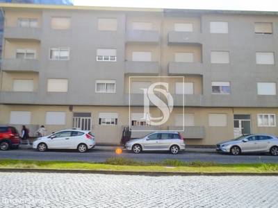 Apartamento T2 com varanda e lugar de garagem, Matosinhos