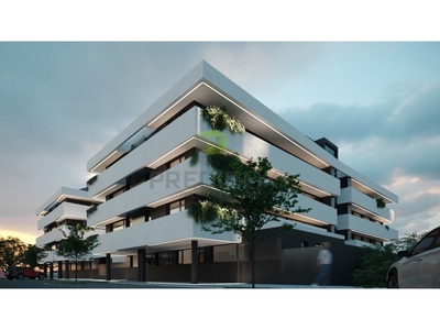 Apartamento T3 com terraço e lugar de garagem em Aveiro