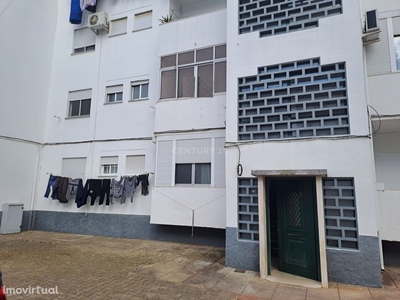 Apartamento T4 para venda no centro de Loulé, com vista serra