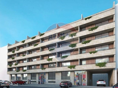 Moradia composta por 2 apartamentos T1 + T2 na Vila de Porto Judeu