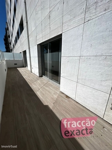 Apartamento T2 com terraço e box, em Alverca do Ribatejo.