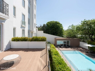 Apartamento T5+1 em condomínio privado com piscina na Estrela