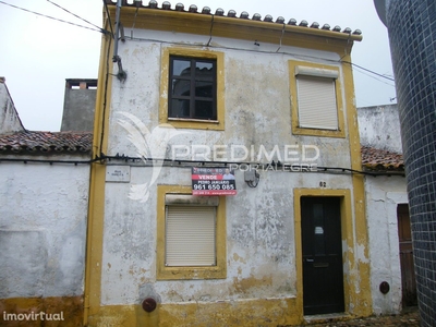 Casa antiga à venda em Montalvão