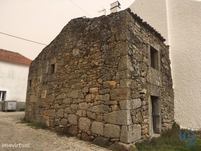 Casa de aldeia em Guarda de 74,00 m2
