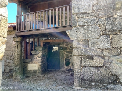 Casa em pedra na zona Gerês aldeia reconhecida como aldeia de Portugal