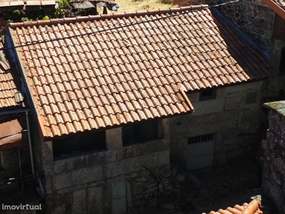 Casa em pedra na zona Gerês em fase final de acabamentos