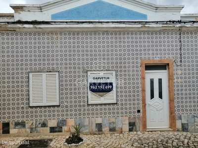 Casa típica junto à margem do Rio Arade, Ferragudo, Algarve