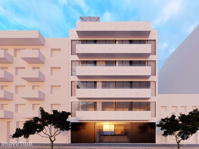 Moradia dividida em 3 Apartamentos perto da praia em Quar...