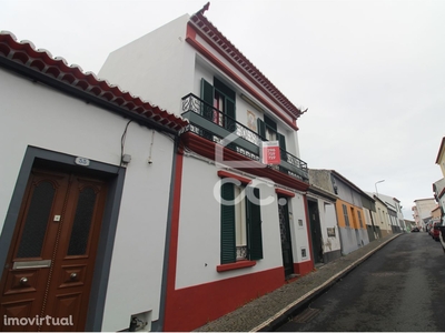 Moradia com 4 Quartos - Matriz - Ribeira Grande