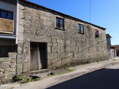 Moradia granito p/ restauro-Oliveira de Frades