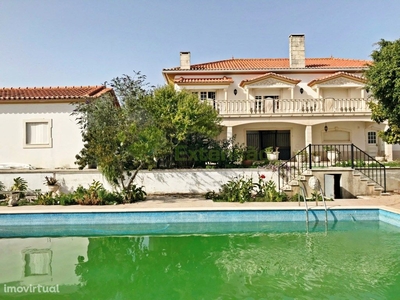 Moradia independente, perto de Torres Vedras, com piscina